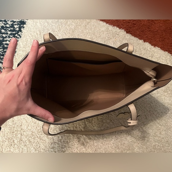 Kate Spade New York | Cara Refined Grain Leather Large Tote Bag in Warm Taupe - Picture 5 of 9